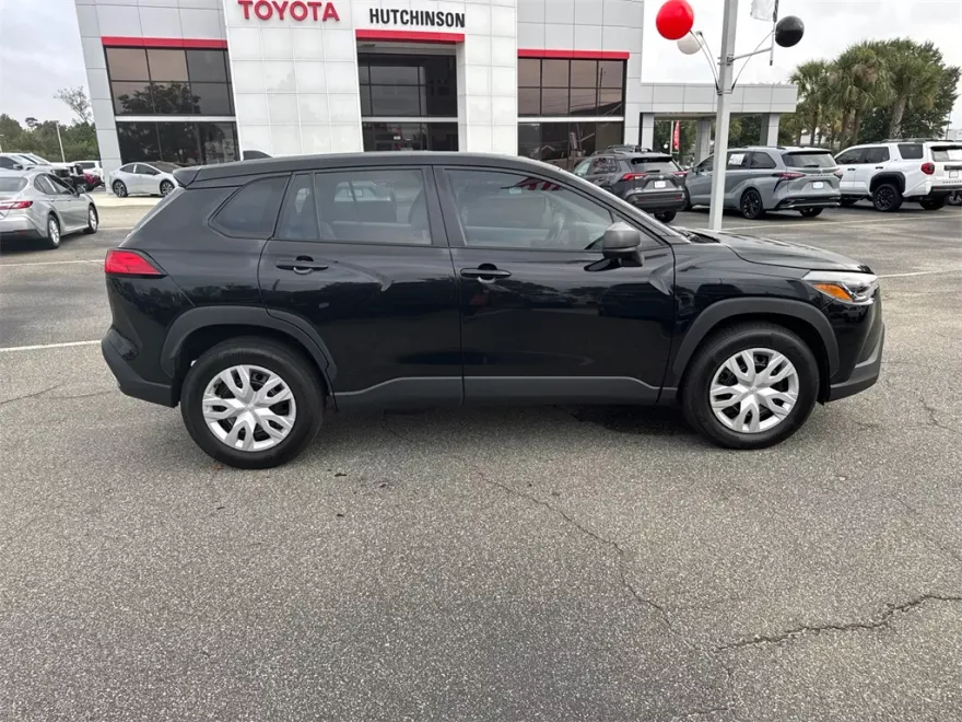 2024 Toyota Corolla Cross L photo 1