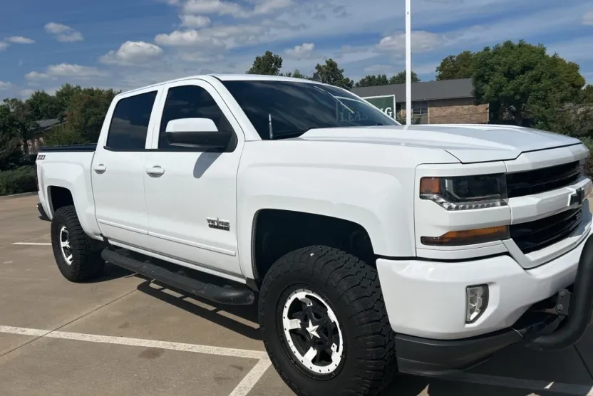 2018 Chevrolet Silverado 1500 LT2 photo 1
