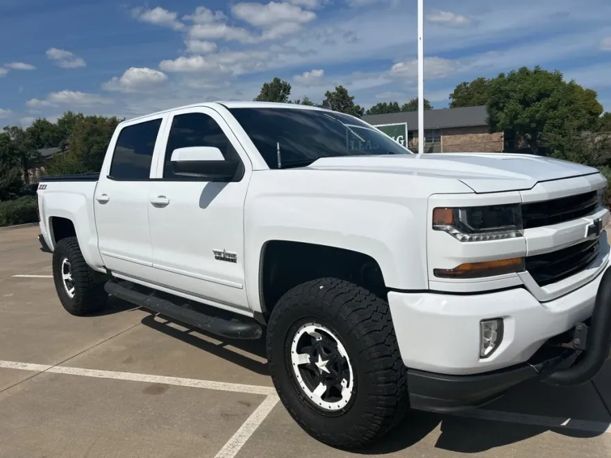 2018 Chevrolet Silverado 1500 LT2 photo 1