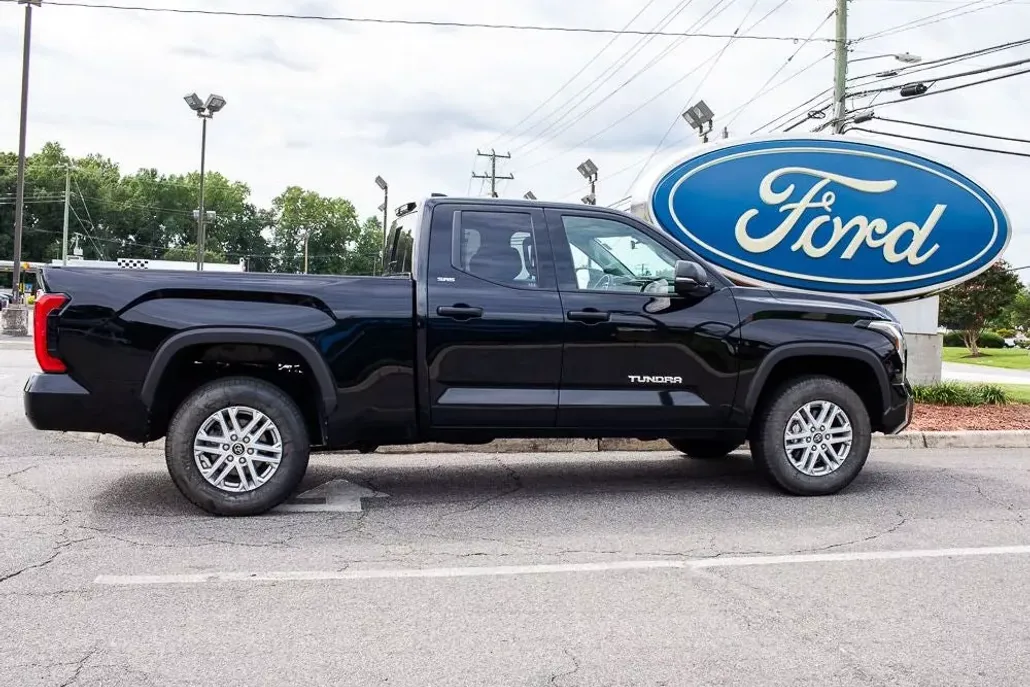 2022 Toyota Tundra SR5 photo 1