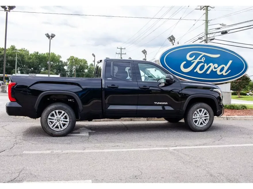 2022 Toyota Tundra SR5 photo 1