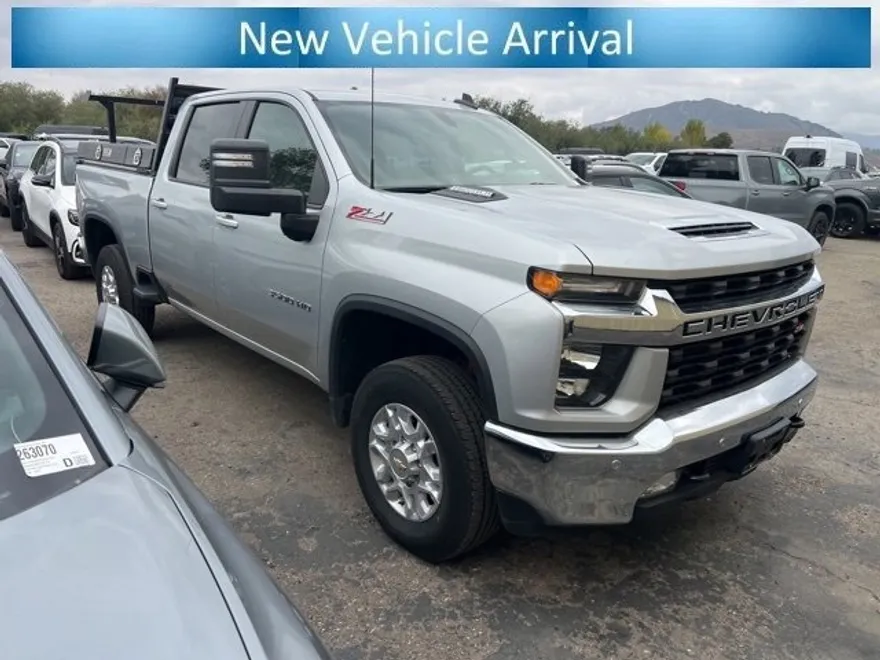 2022 Chevrolet Silverado 3500HD LT photo 1