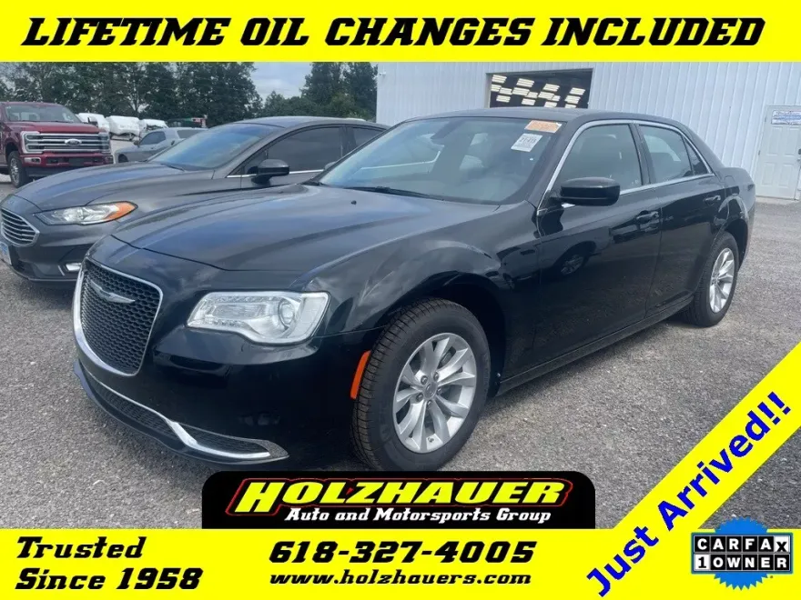 2023 Chrysler 300 Touring photo 1