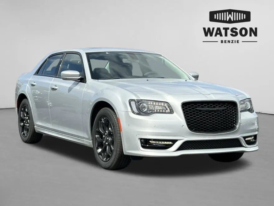 2023 Chrysler 300 Touring L photo 1