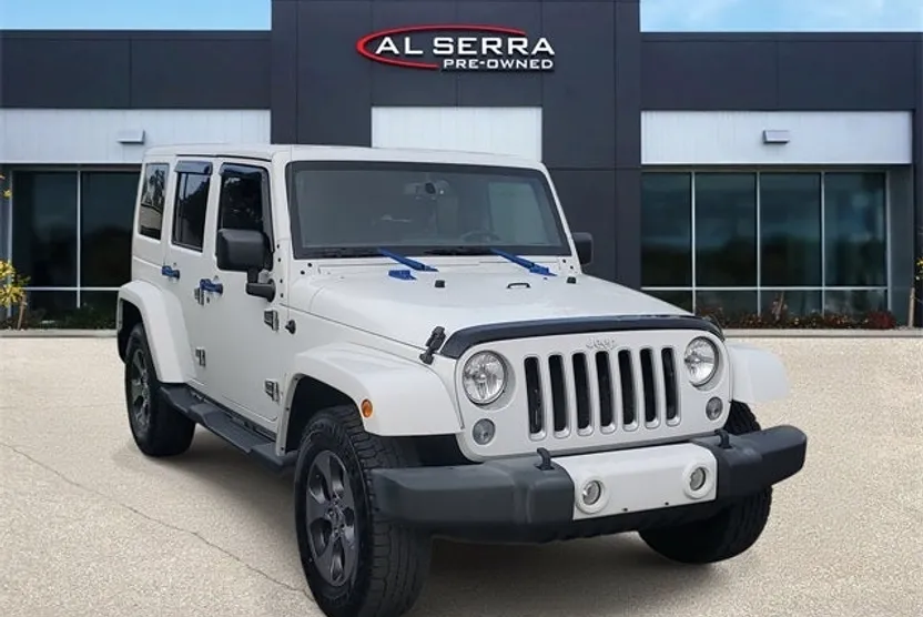 2016 Jeep Wrangler Unlimited Sahara photo 1