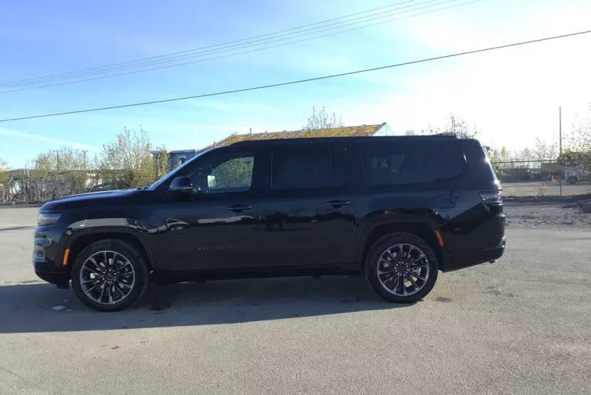 2025 Jeep Grand Wagoneer L II photo 1
