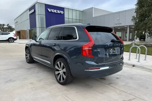 2025 Volvo XC90 Plus photo 3