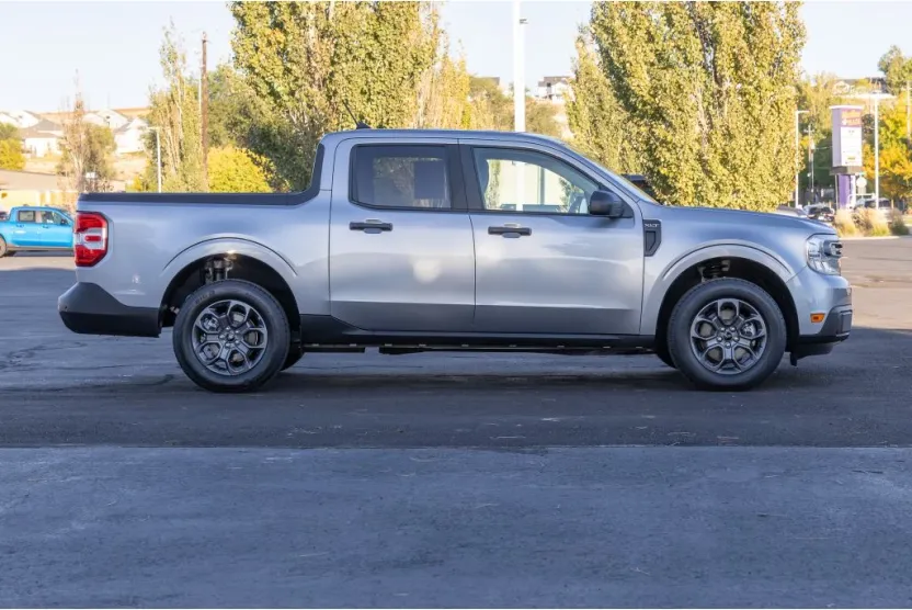 2024 Ford Maverick XLT photo 1