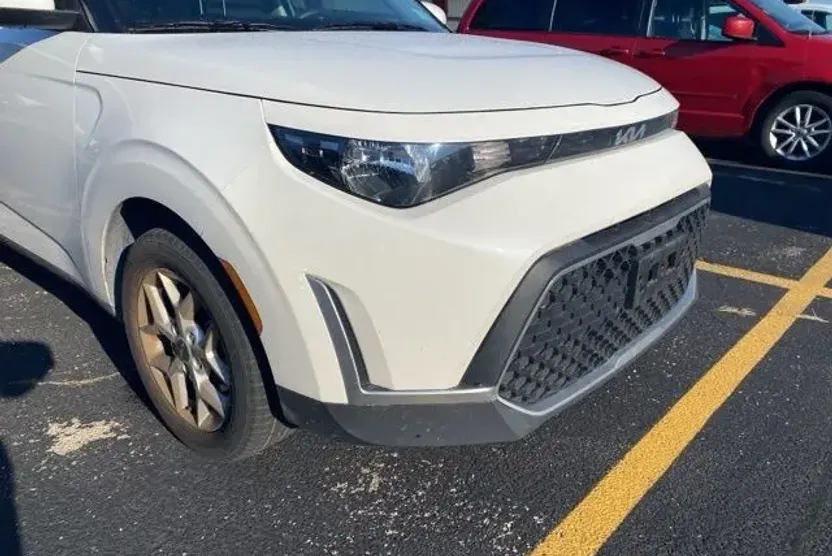 2024 Kia Soul LX photo 1
