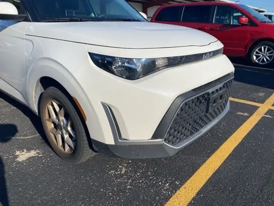 2024 Kia Soul LX photo 1