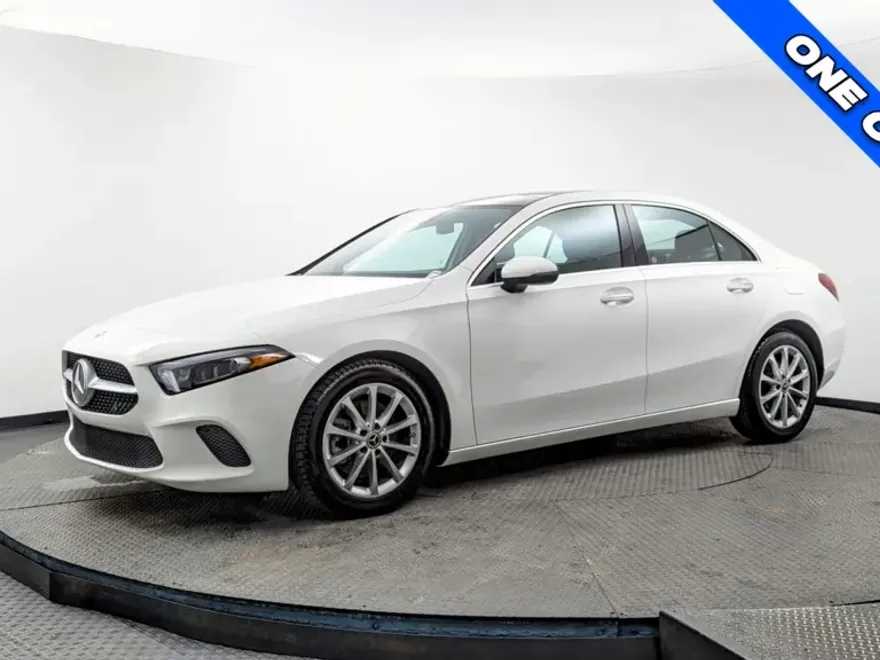 2022 Mercedes Benz A 220 photo 1