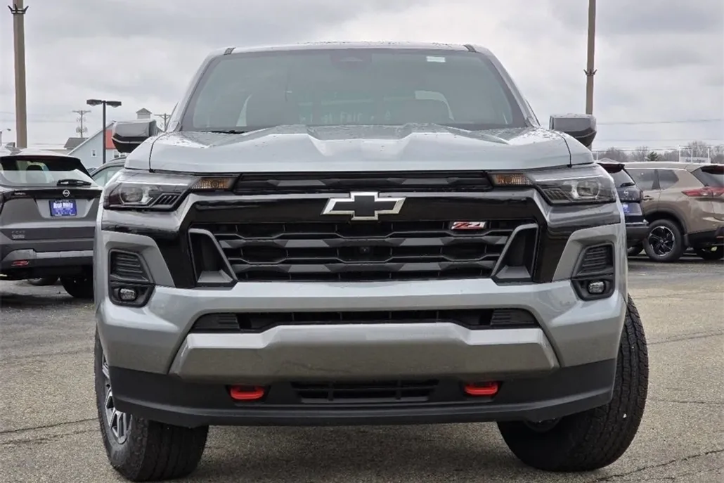 2025 Chevrolet Colorado Z71 photo 1