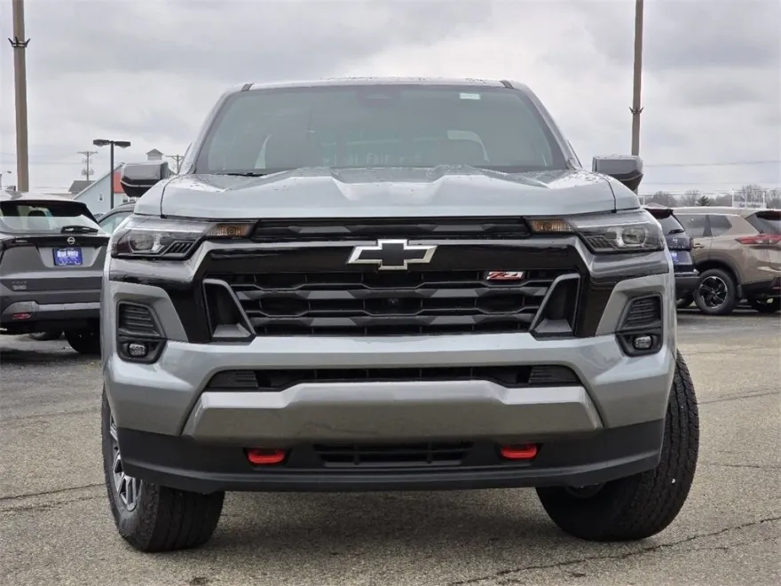 2025 Chevrolet Colorado Z71 photo 1