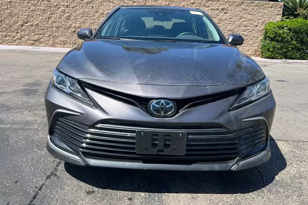 2023 Toyota Camry LE photo 1