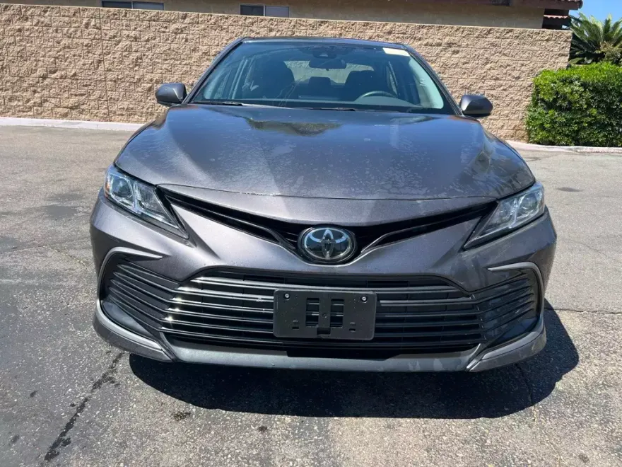 2023 Toyota Camry LE photo 1