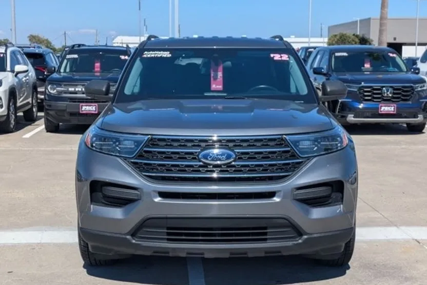 2022 Ford Explorer XLT photo 1