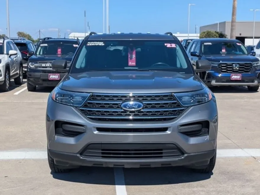 2022 Ford Explorer XLT photo 1