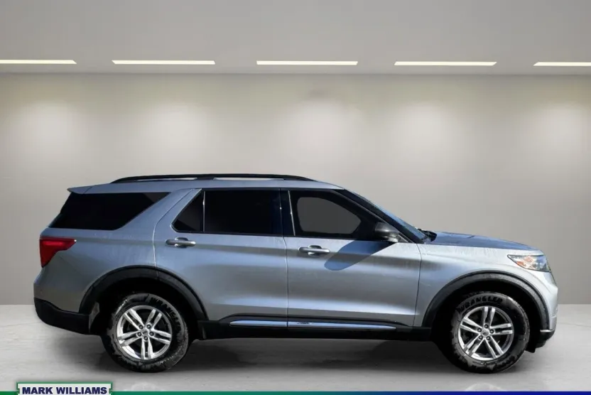 2021 Ford Explorer XLT photo 1