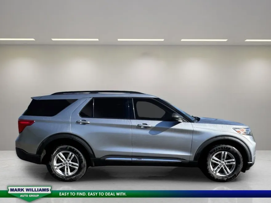 2021 Ford Explorer XLT photo 1