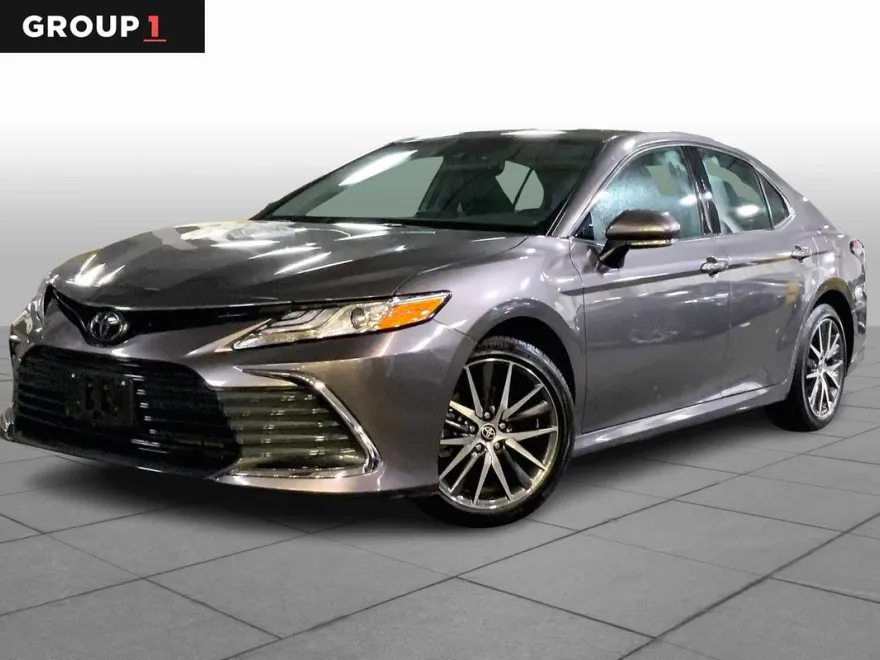 2022 Toyota Camry XLE photo 1