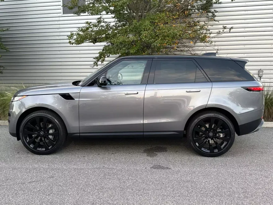 2025 Land Rover Range Rover Sport SE photo 1