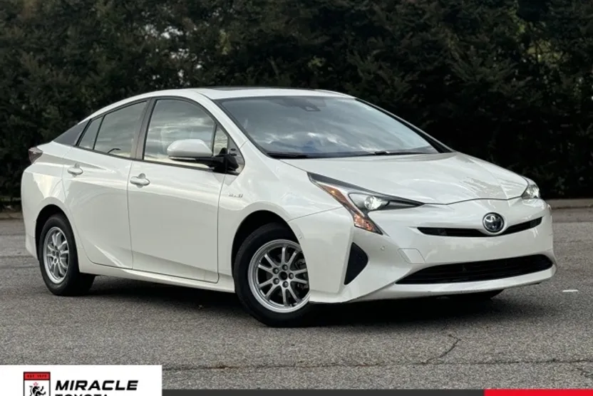 2018 Toyota Prius Four photo 1