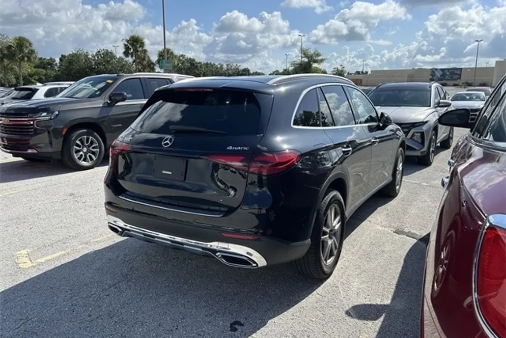 2023 Mercedes Benz GLC 300 4MATIC photo 1
