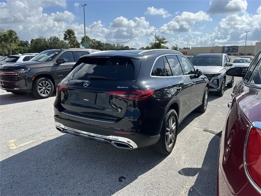 2023 Mercedes Benz GLC 300 4MATIC photo 1