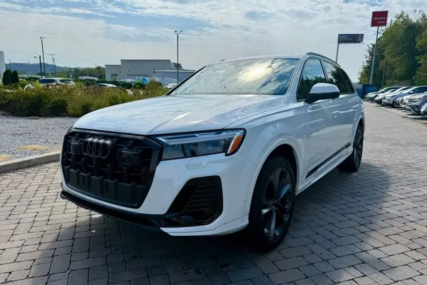 2025 Audi Q7 55 Premium Plus photo 1