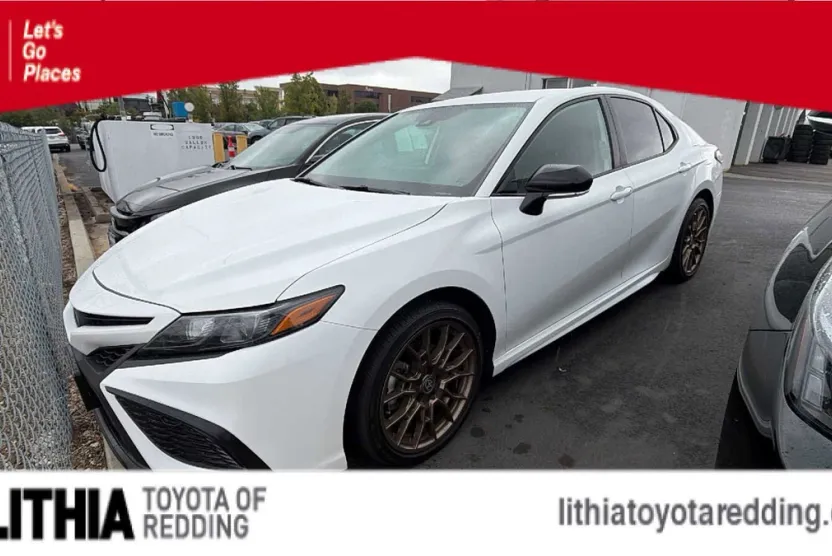 2024 Toyota Camry SE photo 1