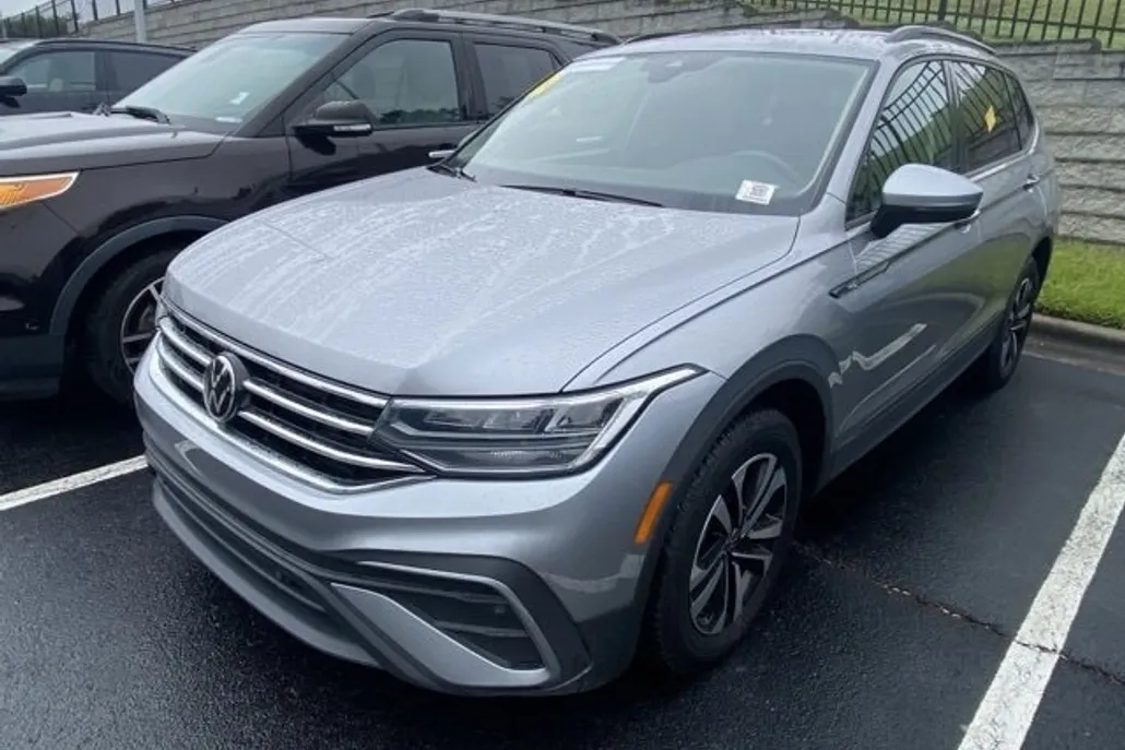 2023 Volkswagen Tiguan S photo 1