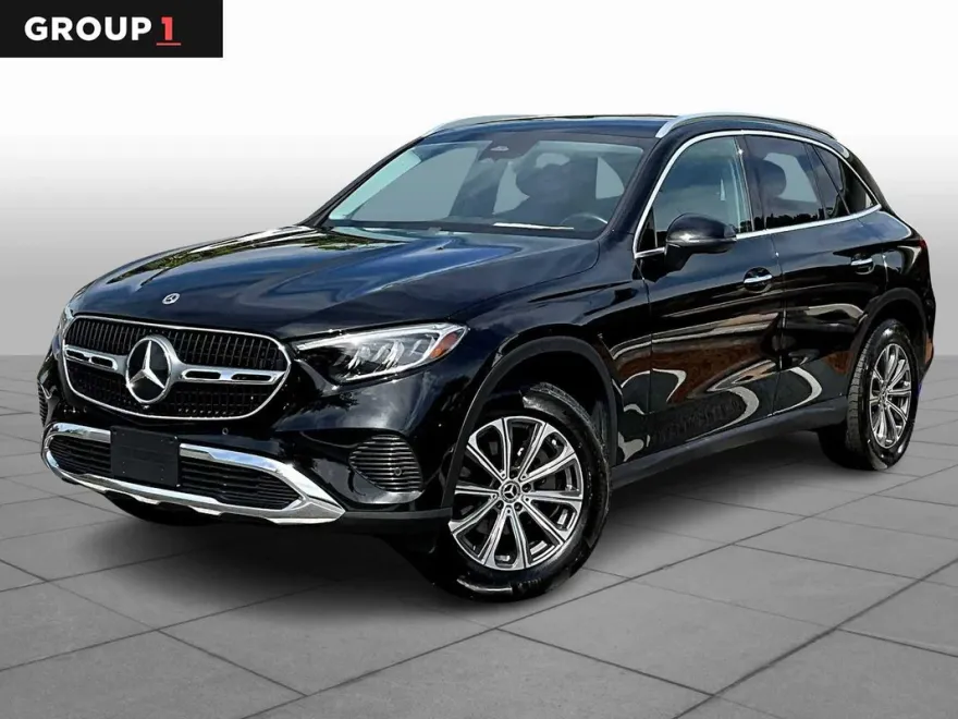 2024 Mercedes Benz GLC 300 photo 1