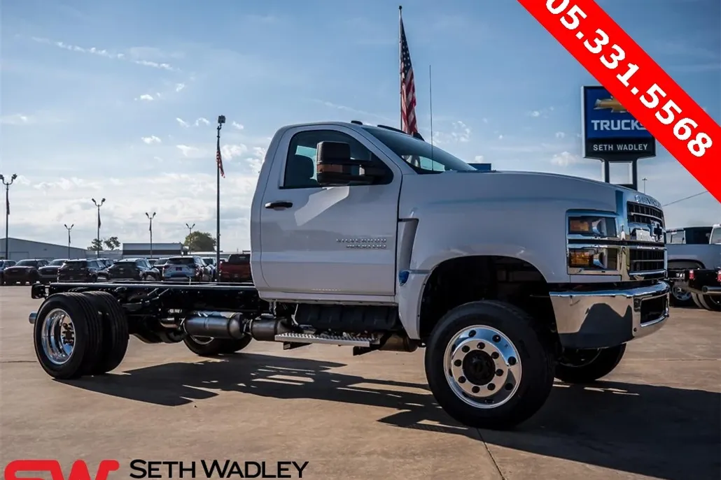 2024 Chevrolet Silverado 4500HD photo 1