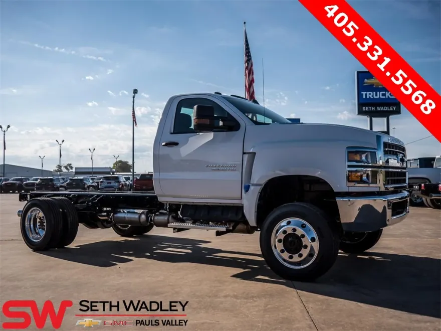 2024 Chevrolet Silverado 4500HD photo 1