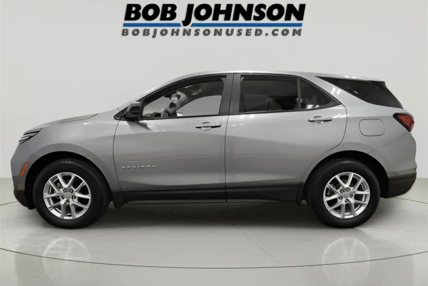 2024 Chevrolet Equinox LS photo 1