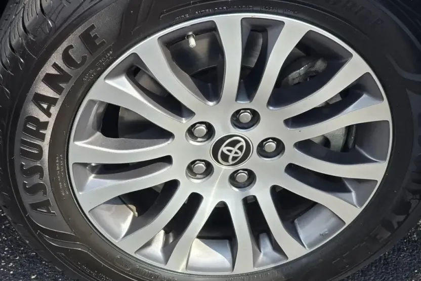 2020 Toyota Sienna XLE photo 1