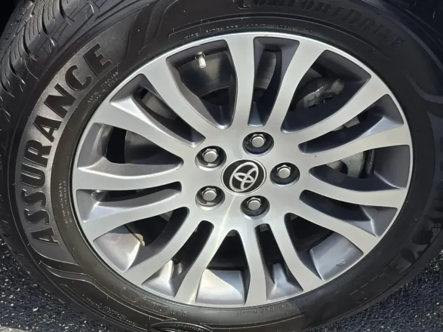 2020 Toyota Sienna XLE photo 1