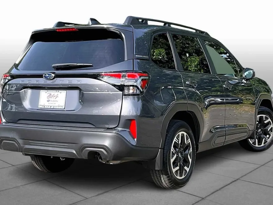 2025 Subaru Forester Premium photo 1