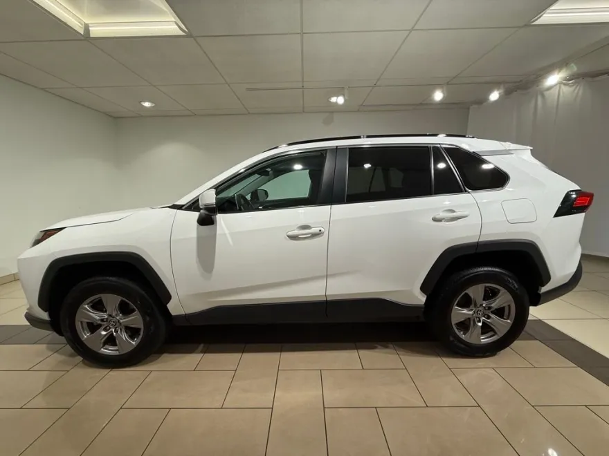 2023 Toyota RAV4 XLE photo 1
