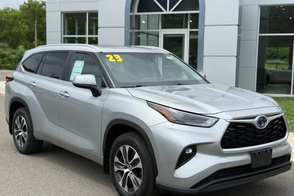2023 Toyota Highlander Hybrid XLE photo 1