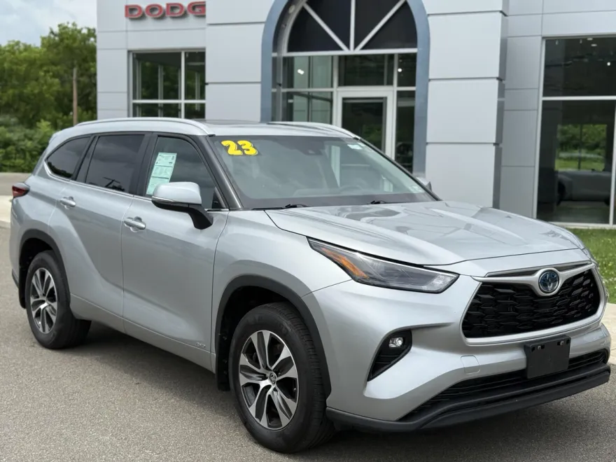2023 Toyota Highlander Hybrid XLE photo 1