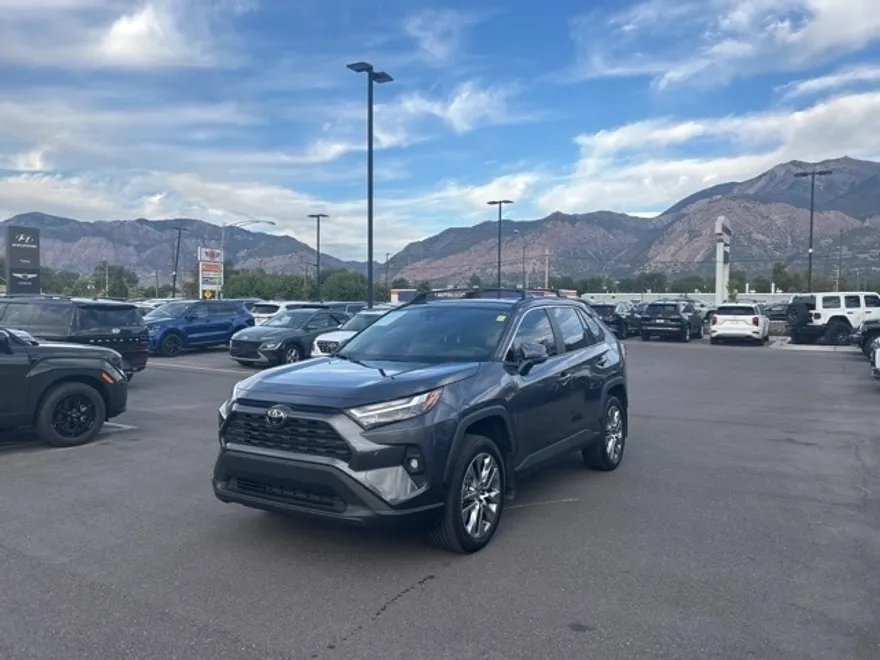 2023 Toyota RAV4 XLE Premium photo 1