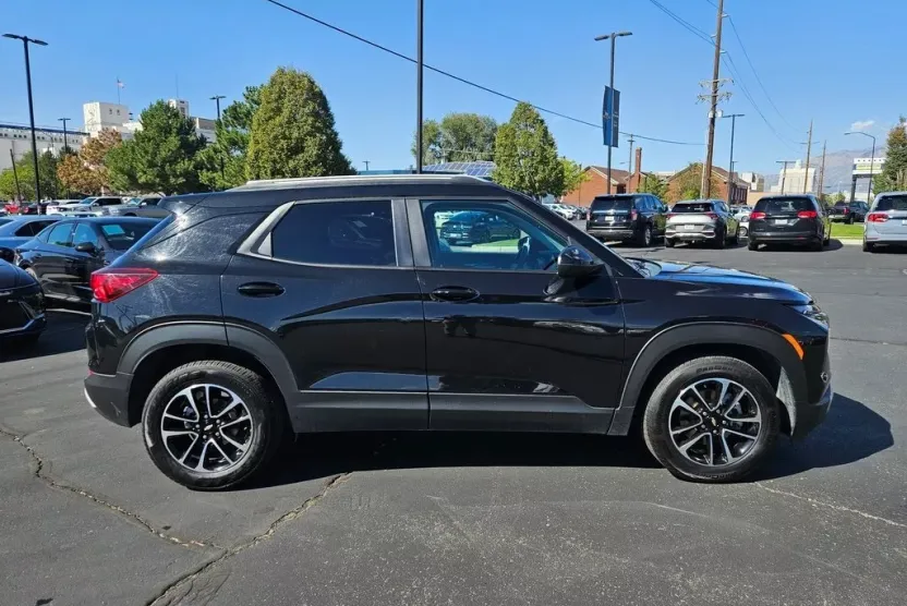 2024 Chevrolet Trailblazer LT photo 1
