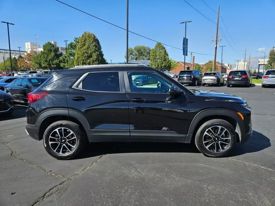 2024 Chevrolet Trailblazer LT photo 1