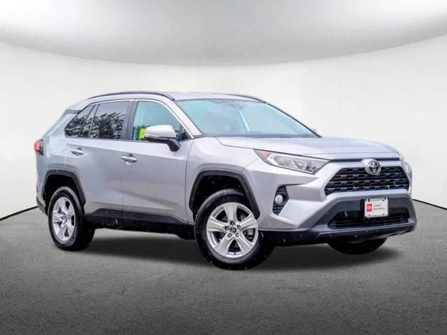 2021 Toyota RAV4 XLE photo 1