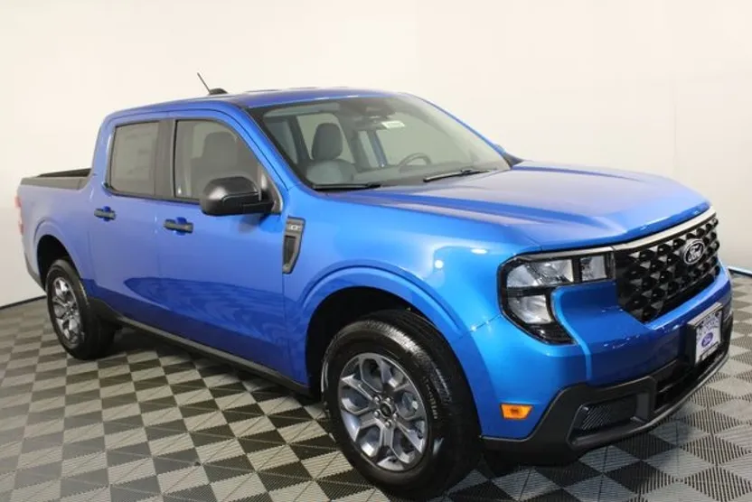 2025 Ford Maverick XLT photo 1