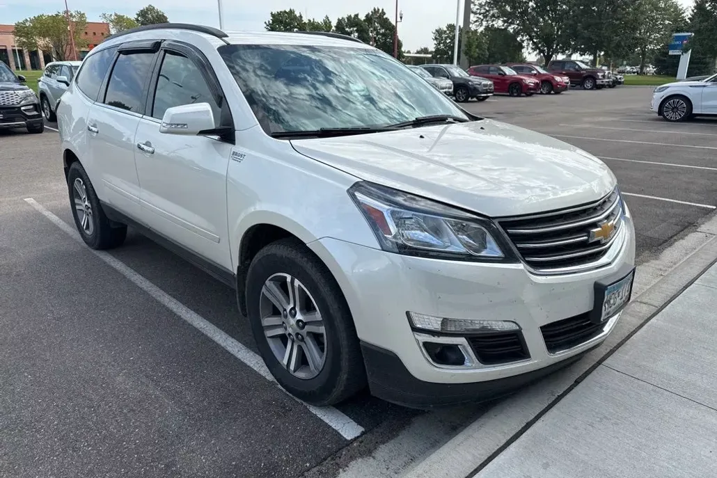2015 Chevrolet Traverse 2LT photo 1