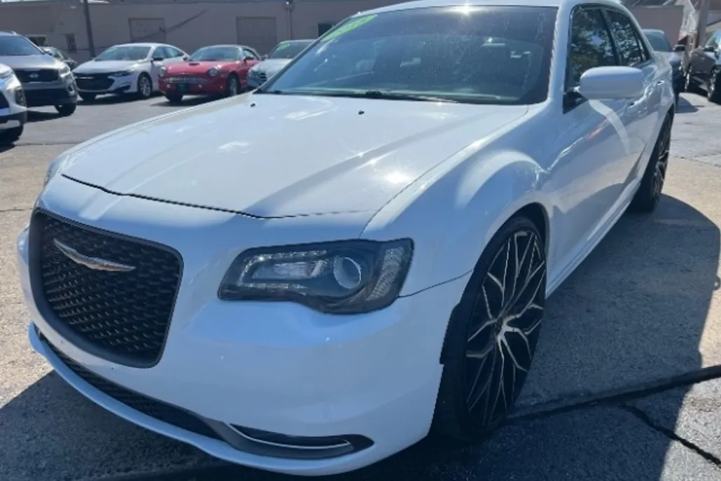 2018 Chrysler 300 S photo 1