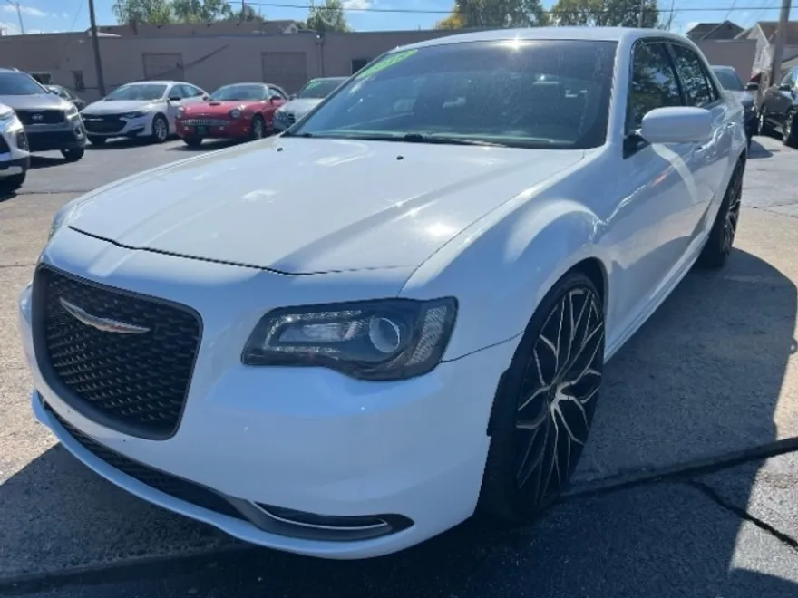 2018 Chrysler 300 S photo 1