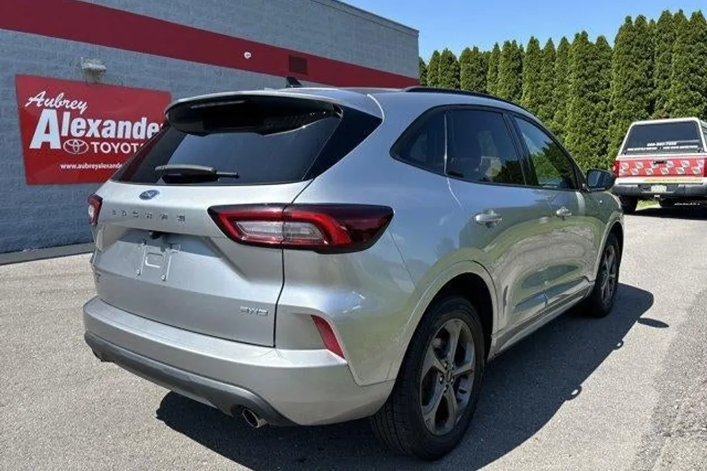 2023 Ford Escape ST-Line photo 1